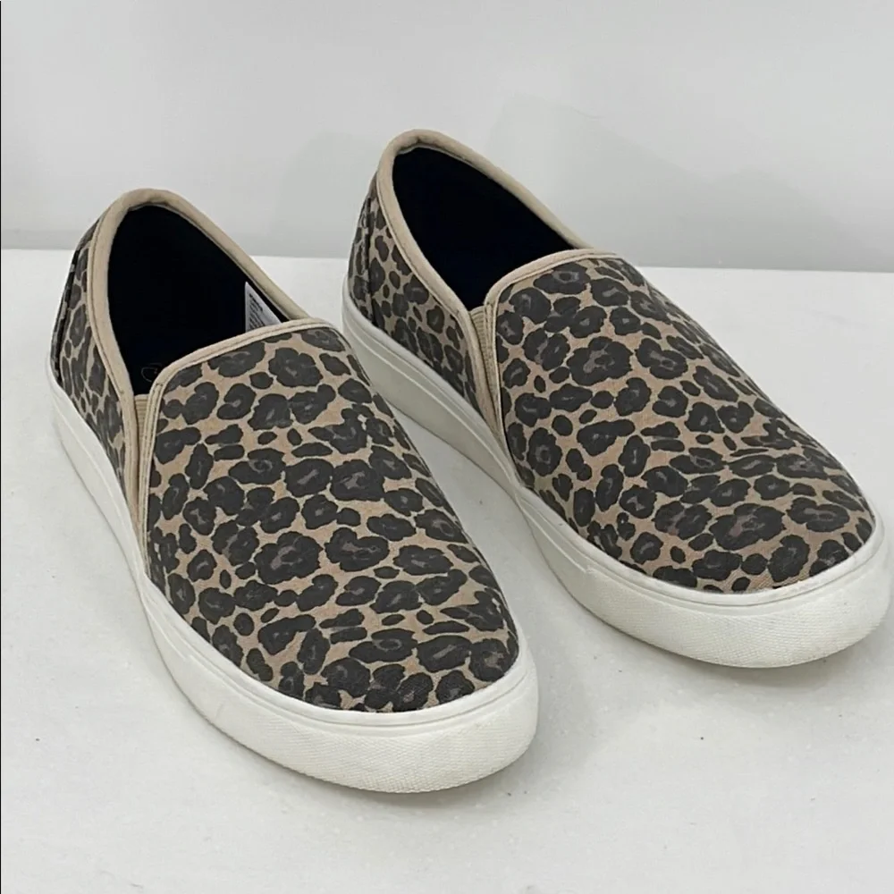 MAGELLAN OUTDOORS WOMENS 8B Leopard Print Slip-On Sneakers